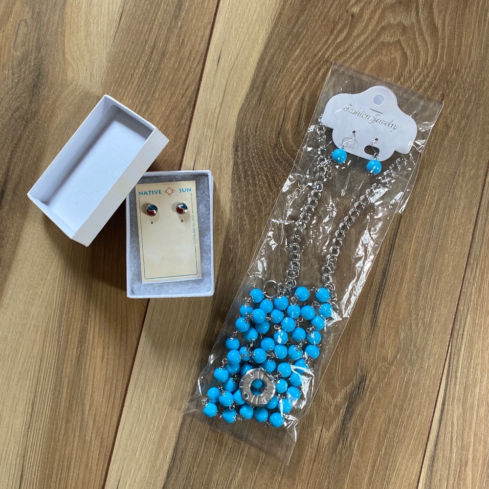NWOT Necklace & Earrings Set